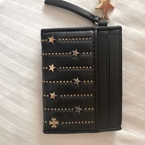 Four card slot plus one middle slot card case by Tort Burch